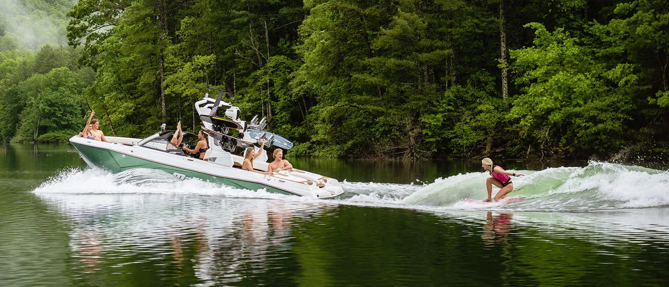 What Makes a Great Wakesurf Boat? 